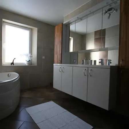 Holiday home L'abeille *